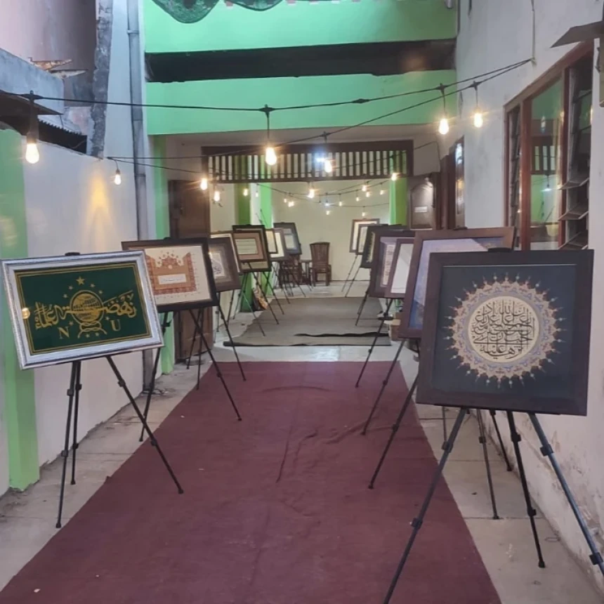 Pesantren Sakal Jombang Pamerkan Kaligrafi di Barat MAN 3 Jombang