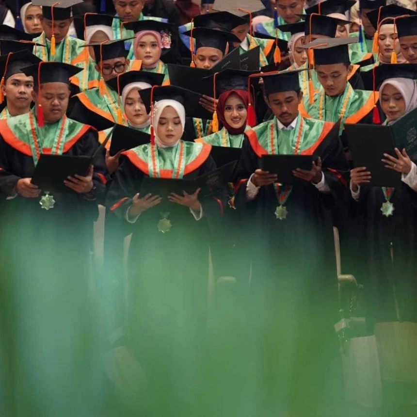 Kualifikasi Formal Tak Cukup untuk Kerja, Wisudawan Harus Adaptif