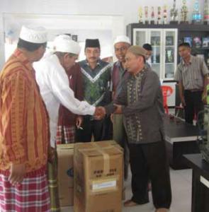 PWNU Sumut Sumbang Kitab dan Buku ke Pesantren