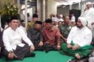 Puluhan Ribu Ummat Islam Hadiri Dzikru Maulid Kanzus Sholawat