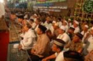 Ribuan Nahdliyin Bersholawat