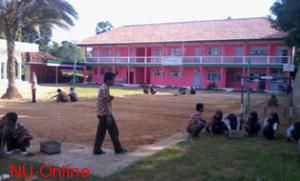 Usai UN, SMP & SMA Islam Miftahul Ulum Gelar Kebersihan Massal