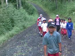 Mereka Tak Lagi Berjalan 4 KM ke Sekolah