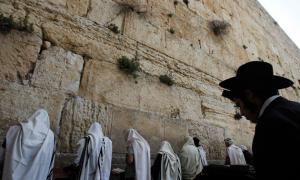 Perempuan Yahudi Kecewa Dilarang Berdoa di Tembok Ratapan