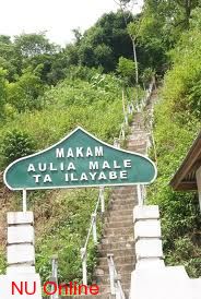 Visiting graves to welcome  Ramadhan