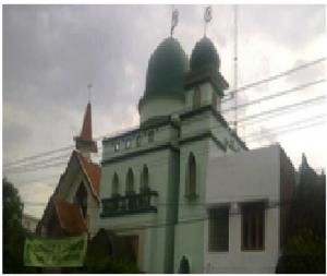 Halaman Masjid dan Gereja Menyatu di Solo