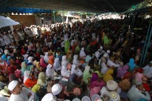 Puluhan Ribu Jamaah Berdoa untuk Keselamatan Indonesia