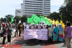 IPPNU protests jilbab ban in Balinese schools