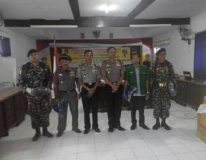 Polres Bondowoso Hadiahkan Sepatu untuk Banser