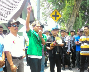 GP Ansor Dampingi Unjuk Rasa PKL Makam Gus Dur