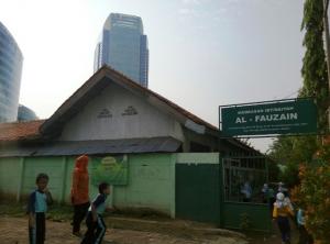 MI Al-Fauzain Hidupkan 1000 Oksigen di Tengah Kabut Polusi Jakarta