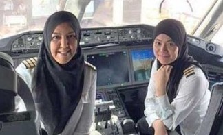 Brunei Terbangkan Pesawat yang Semua Awaknya Wanita