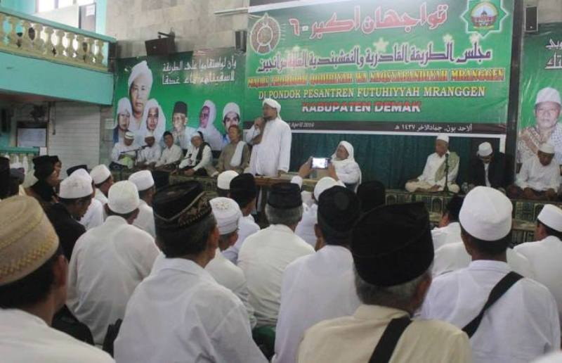 Ribuan Jama’ah Qadiriyah wan Naqsyabandiyah Berzikir di Mranggen