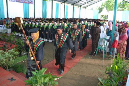 Atraksi Silat dan Barongsai Pukau Pelepasan Siswa MTs Ma’arif NU