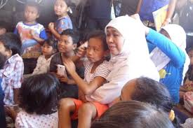 Muslimat NU chairwoman visits landslides-hit areas