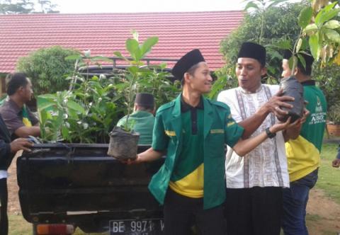 Gusdurian and Ansor hold greening movement