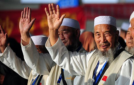 Rombongan Muslim Tingkok Mulai Berangkat Haji