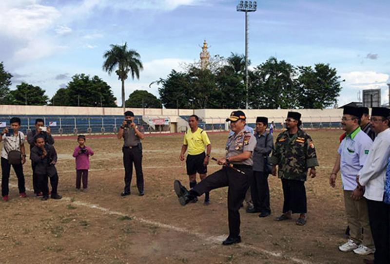 Tendangan Kapolda Tandai Kickoff LSN Sumatera V Zona Lampung