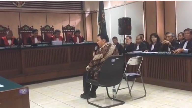 Sidang Pertama, Ahok Menangis di Hadapan Majelis Hakim