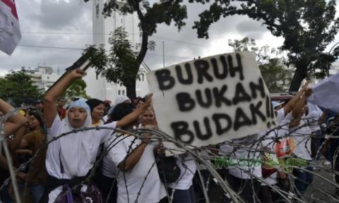 Memperjuangkan Nasib Buruh