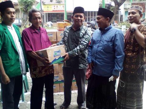 Penuhi Kebutuhan Lebaran, PCNU Cirebon Pasarkan Produk Air Mineral