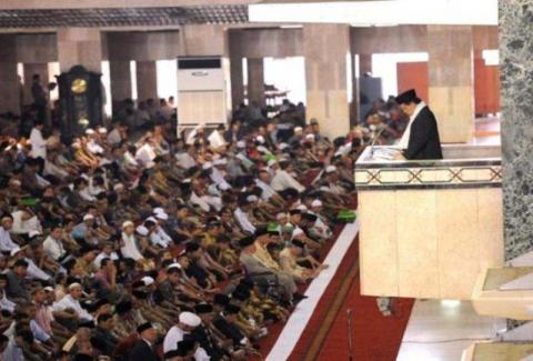 Hukum Minum oleh Khatib atau Jamaah Saat Khutbah Berlangsung