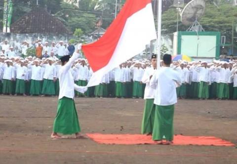 Hukum Menyanyikan Lagu Indonesia Raya