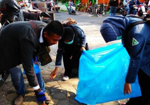 Pasukan Sapu Jagat Jadikan Aksi Tolak FDS di Solo Bersih dari Sampah