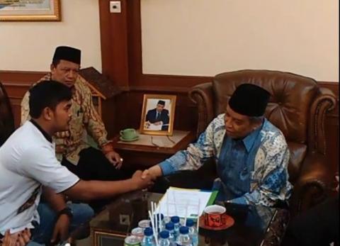 Kiai Said Bimbing Pemuda Asal Lamtim Masuk Islam di PBNU