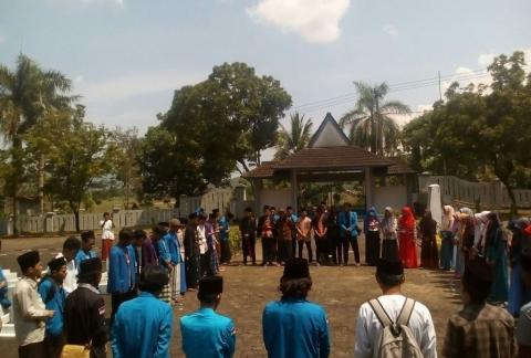 Mahasiswa Banjar Ziarahi 5 Makam Ulama