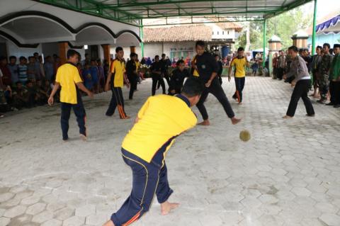 Banser, Pagar Nusa, Polisi, dan TNI Adu Sepak Bola Durian
