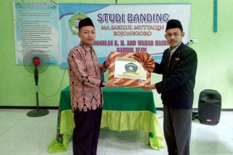 MA Sabilul Muttaqin Bojonegoro Studi Banding ke MAU WH Tambakberas