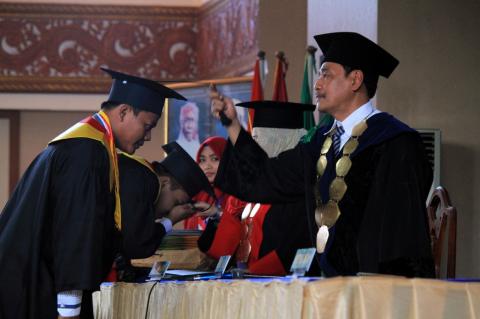 Perguruan Tinggi Zaha Genggong Wisuda 287 Mahasiswa