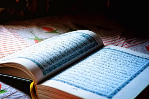 Hukum Beragama dengan Rujukan Langsung Al-Quran dan Hadits