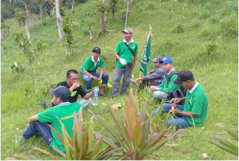 Reboisasi, Ansor Bawean Tanam 1000 Pohon di Kawasan Gundul