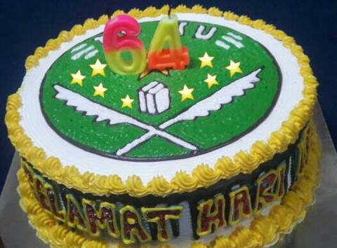 Kue Harlah dari Pelajar Putri untuk Pelajar Putra