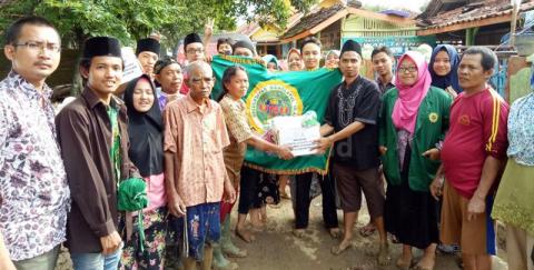 IPNU dan IPPNU UNU Cirebon Serahkan Bantuan Korban Banjir