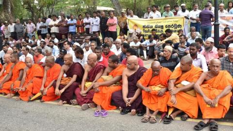 Ratusan Biksu Buddha Kecam Kerusuhan Anti-Muslim di Sri Lanka
