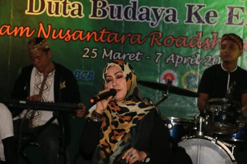 Kisah Lady Rocker Mel Shandy Berjilbab