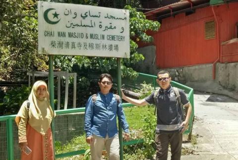 Tikar Penyelamat Shalat di Puncak Tertinggi Hong Kong