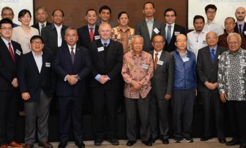 Prukades Dikenalkan kepada Ekonom Asia