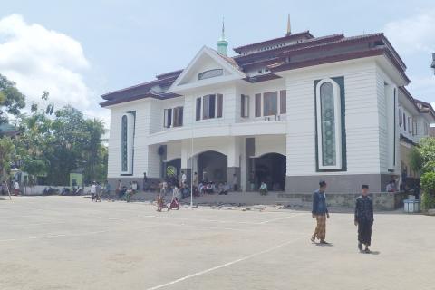 Tradisi Unik Santri Baru di Pesantren Tremas