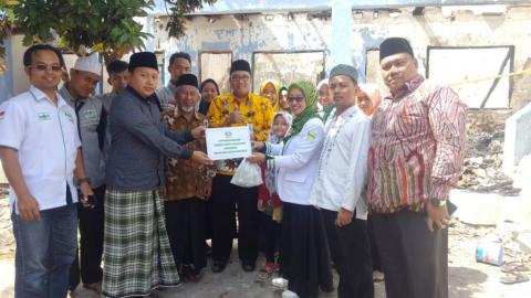 Pesantren Terbakar, LAZISNU Bondowoso Serahkan Bantuan