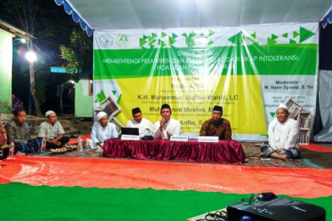 Kiai Hodri Ariev Ingatkan Peran Penting Pesantren