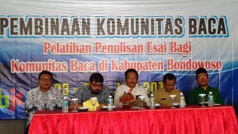 Komunitas Baca Ikut Pelatihan Esai Pergunu Bondowoso