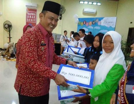 Siswi MA Ma'arif NU Terpilih Jadi Siswi Berprestasi Kabupaten Pringsewu