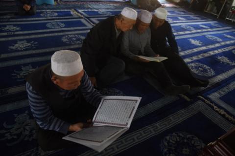 Chinese Muslims protest against plan to demolish mosque
