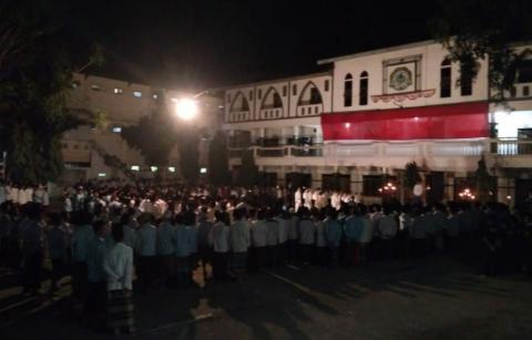 Bentangkan Bendera 13 Meter, Ribuan Santri Al-Muhibbin Peringati Kemerdekaan