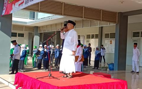 Gus Sholah: We must and have to grateful for the Independence