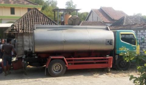 Banyuasin Kekeringan, MWCNU Ngusikan Salurkan Air Bersih